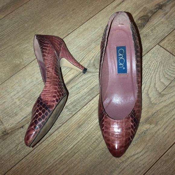 CINCIN Shoes - VTG CIN CIN Reptile look heels excellent condition